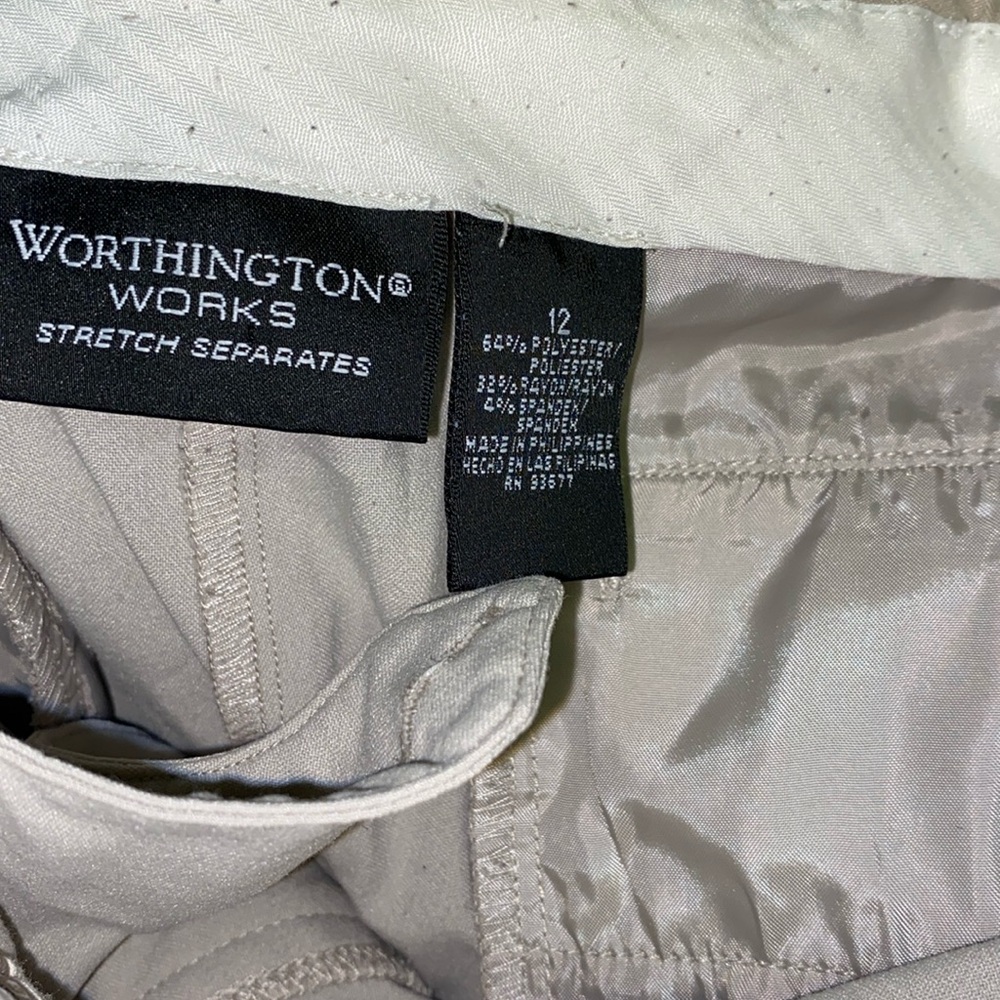 Short pants Size 12 color cream